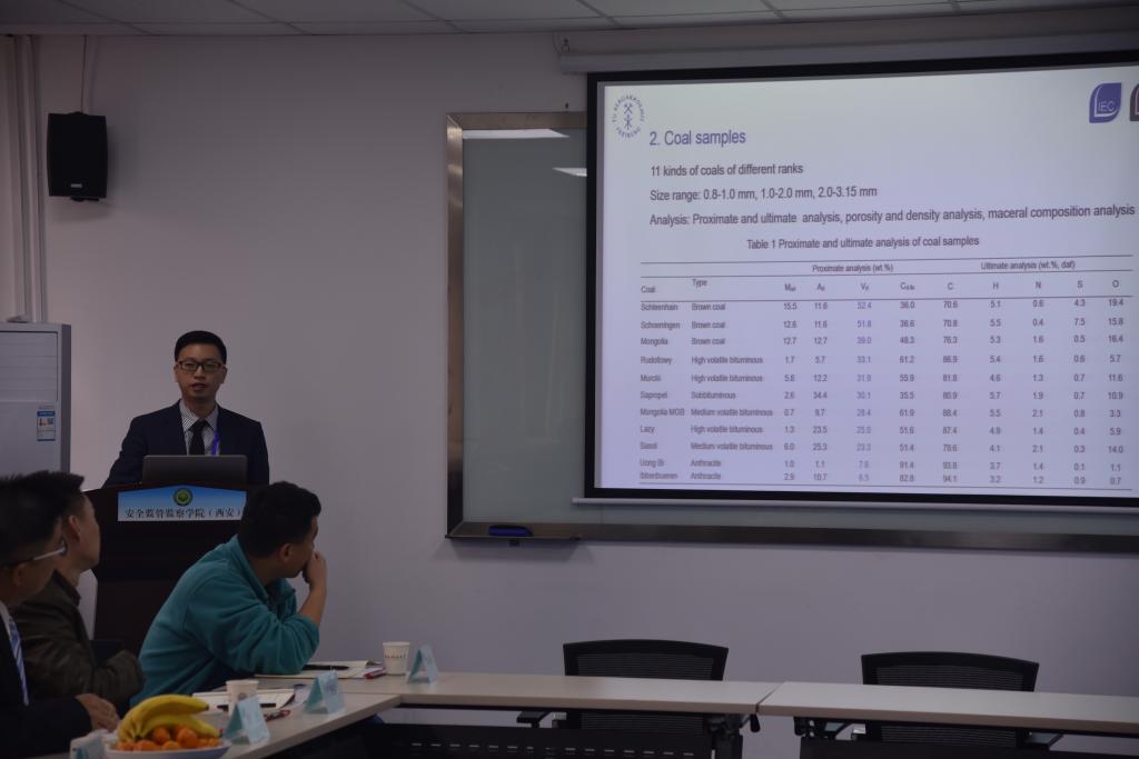 青年学者钟山作学术交流