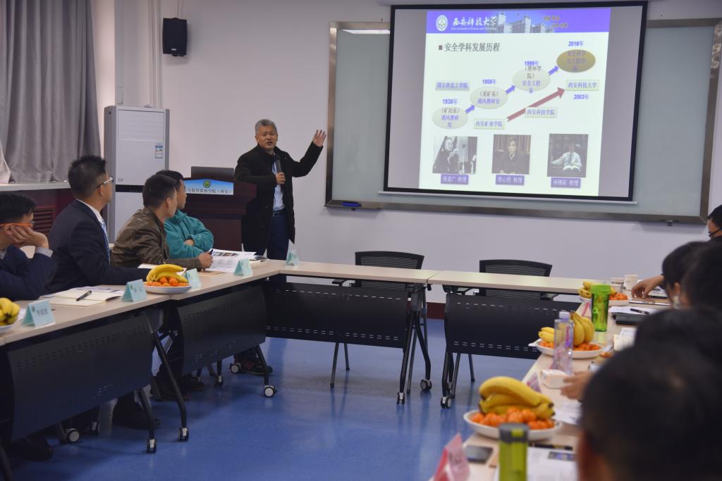 邓军院长致欢迎辞并做91在线
介绍